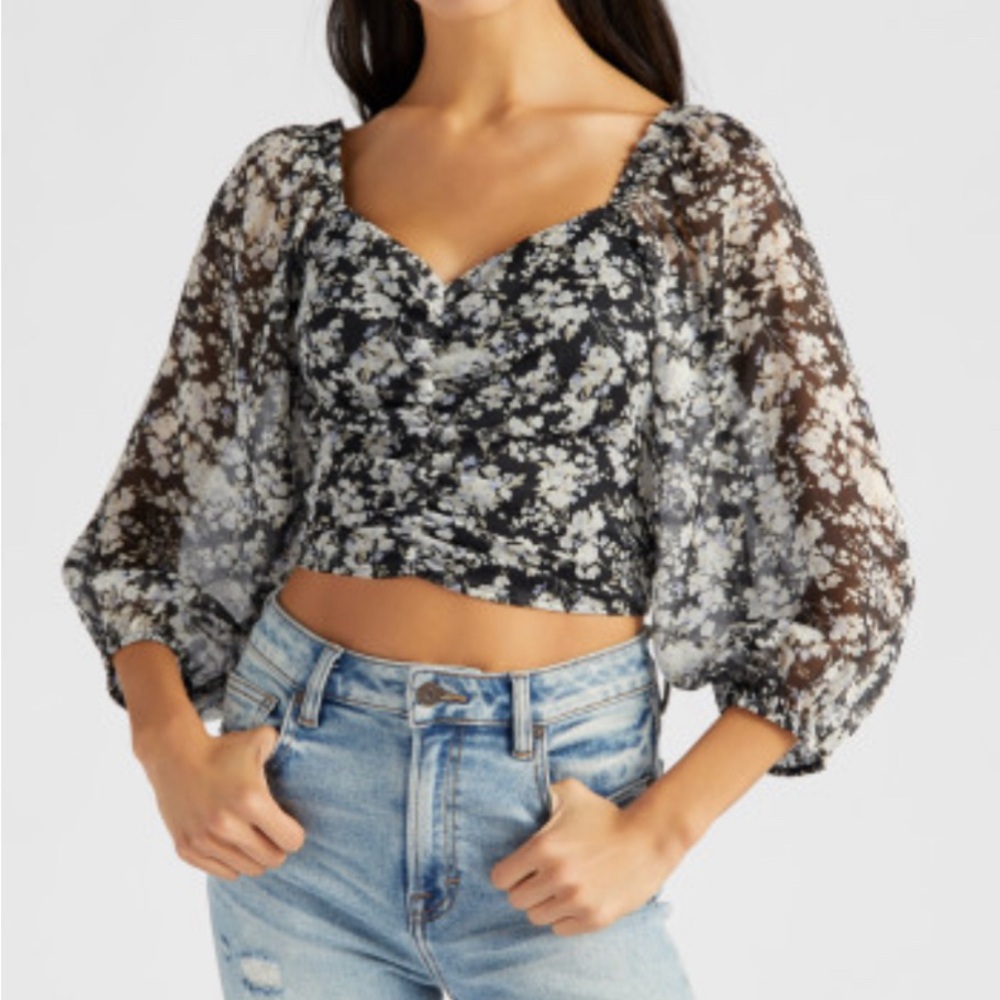 Cute Lush flowered cropped blouse.